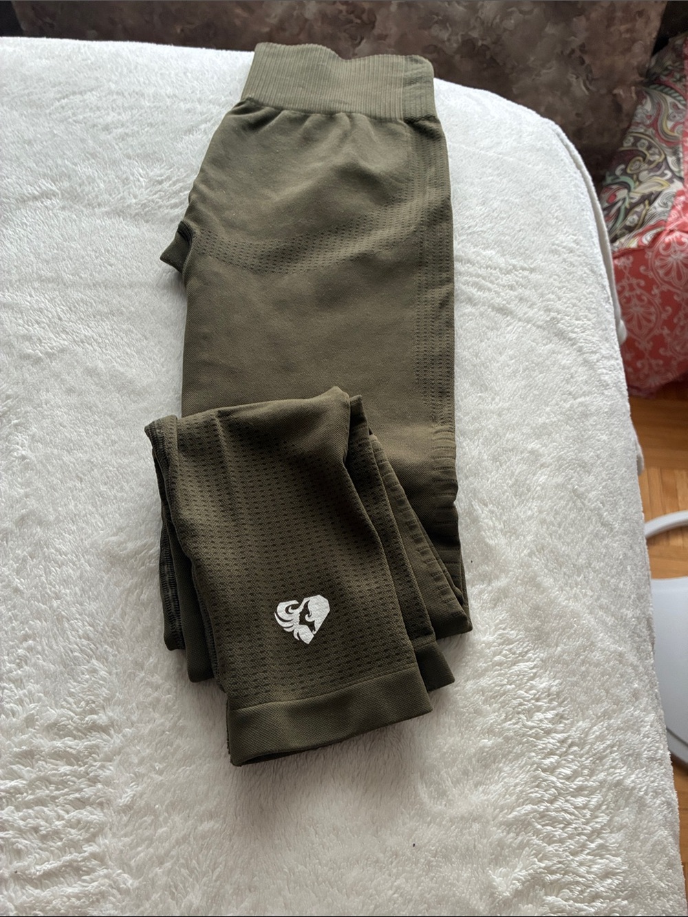 Olive Green Seamless Leggings with White Heart Logo size m